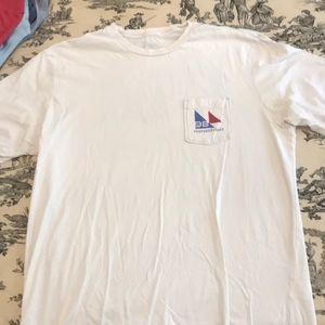 Vineyard vines large T-shirt